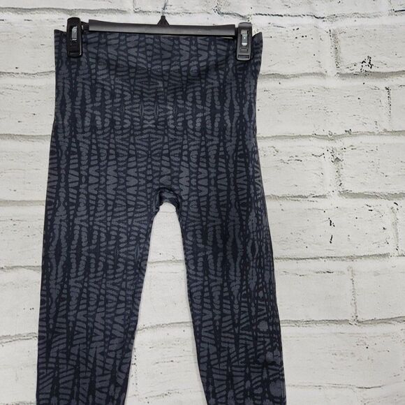 Spanx Look At Me Now Active Women's Gray Black Cropped Capri Leggings Size 1X - Picture 3 of 10